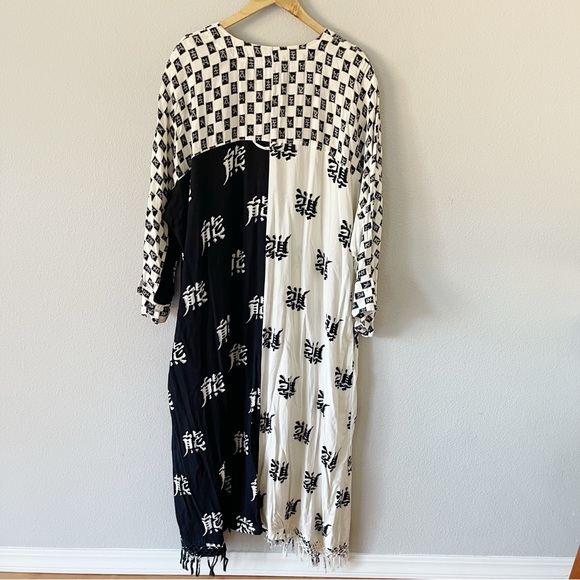 Pegasus Black/White Caftan Kimono Art To Wear Yin and Yang One Size - Picture 2 of 7